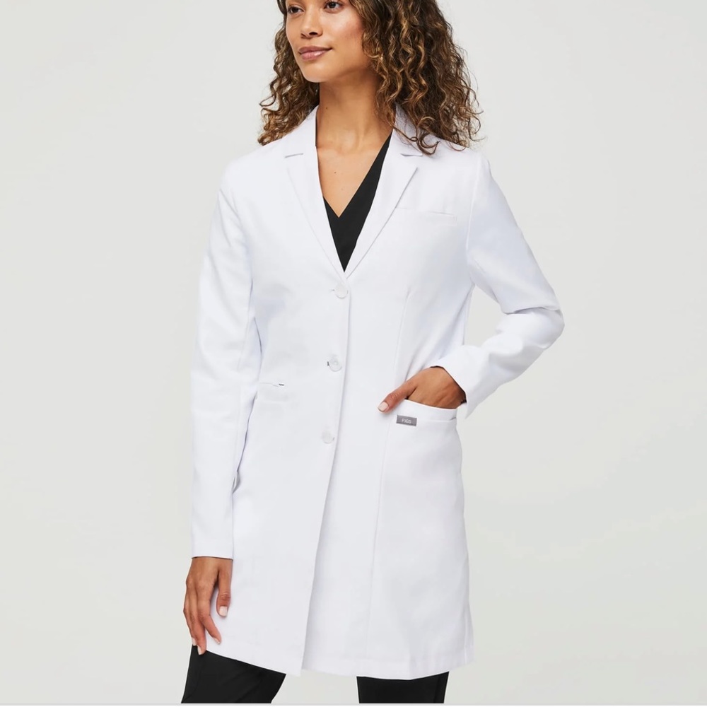 FIGS White Classic Bellevue Slim Long Lab Coat